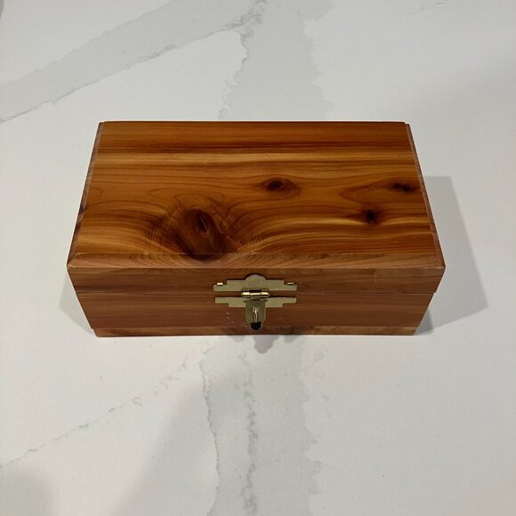 2 Solid Cedar boxes - Picture 2 of 9
